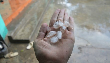 Mưa đá xuất hiện ở Thanh Hóa