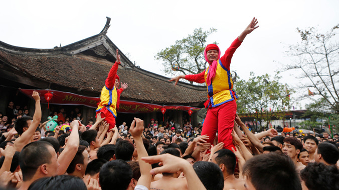 Rước Quan Đám trong lễ hội làng Đồng Kỵ, Từ Sơn, Bắc Ninh. Ảnh: Hồng Vĩnh.