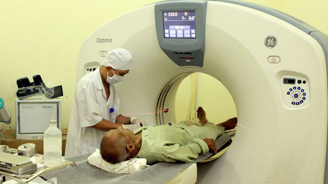 Những thiết bị y tế mới như thế này nhập về Việt Nam có giá hàng tỷ đồng/máy. Ảnh: T.H.