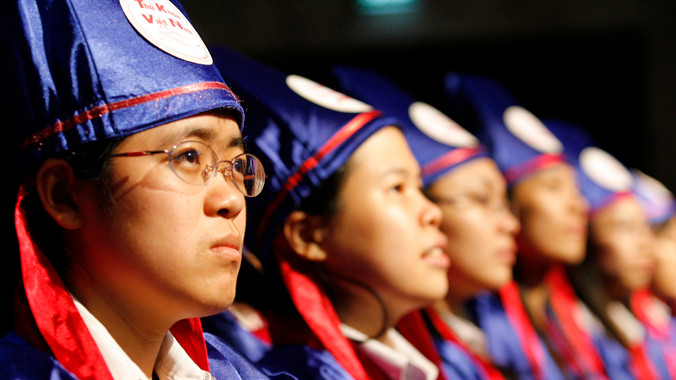 Lớp trẻ đầy đủ đức tài sẽ là đội hậu bị tin cậy của Đảng. Ảnh: Hồng Vĩnh.