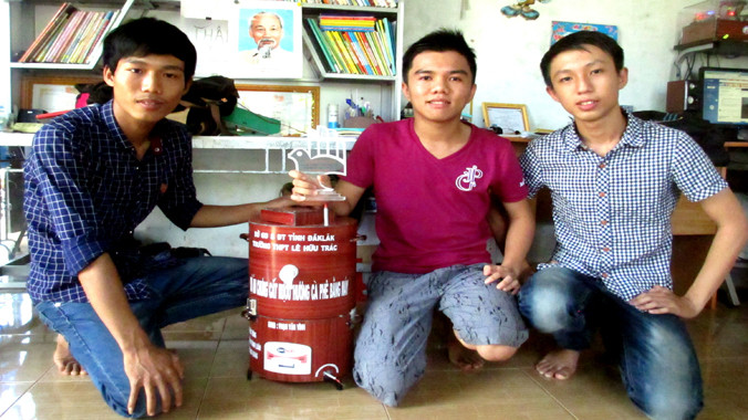 Ba em Luân, Thông, Khang (từ trái sang phải).