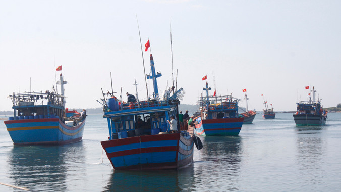 Ngư dân cần sự hỗ trợ của lực lượng kiểm ngư trong những chuyến biển nhiều rủi ro. Ảnh: Nguyễn Thành.