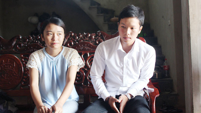 Bùi Đình Sơn và chị gái.