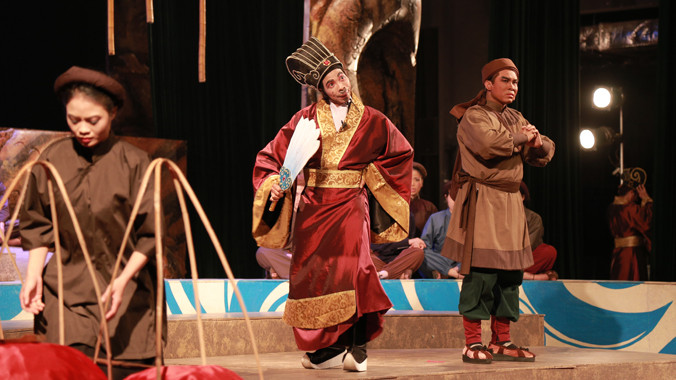 Sau Hà Nội, vở cải lương "Mai Hắc Đế" đến với khán giả Nghệ An-quê hương của vị anh hùng Mai Thúc Loan. Ảnh: Trung Kiên.