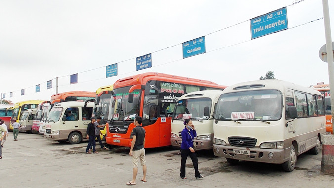 Lãnh đạo Bến xe Mỹ Đình hứa sẽ truy tìm xe bị hành khách tố chặt chém. Ảnh: Trọng Đảng.