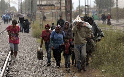 Khoảng 4.000 người đã tới Áo và nhiều người trong số họ đang trên đường tới Đức. 