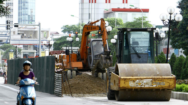 Nhiều doanh nghiệp đục số khung, số máy hòng “lách” nhập khẩu xe máy chuyên dùng (Ảnh minh họa). Ảnh: Như Ý.