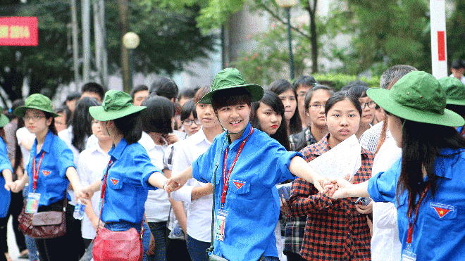 Gần 3.000 tình nguyện viên đã sẵn sàng tiếp sức thí sinh. Ảnh: Mai Xuân Tùng.