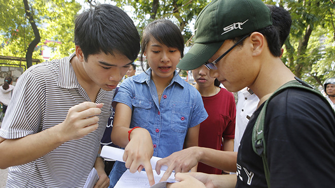 Thí sinh tham dự kỳ thi THPT Quốc gia 2015 tại Hà Nội. Ảnh: Như Ý.