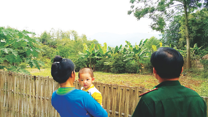 Người Giáy ở Bản Qua cùng bộ đội biên phòng coi sóc phên giậu Tổ quốc.
