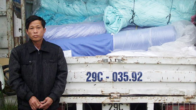 Bình cùng chiếc xe chở tang vật.