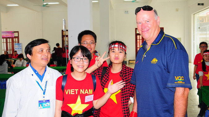 Vị khách nước ngoài tại lễ hội Hiến máu tình nguyện ở Vinh.