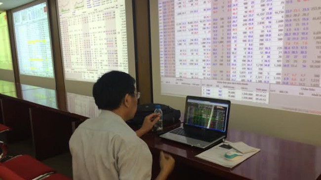 Sàn chứng khoán những ngày này đang… èo uột. Ảnh: Phan Sáng.