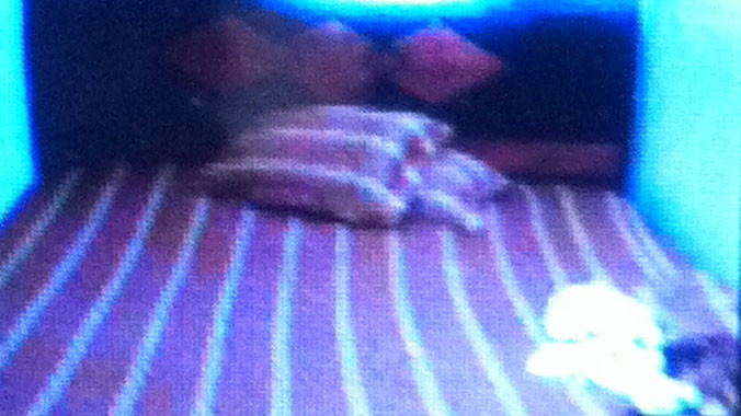 Cảnh ngổn ngang nệm, ga, khăn…trong phòng trọ do ông Nguyễn Trung Phương cung cấp. 