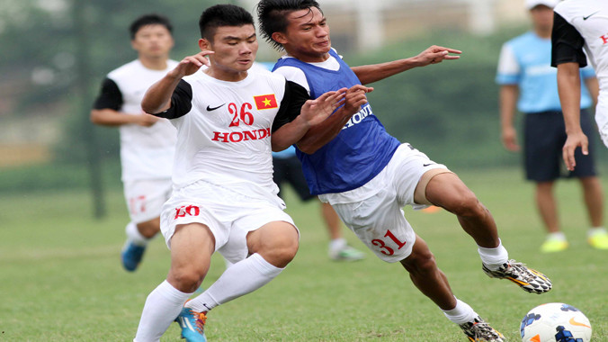 Các cầu thủ ĐT Olympic VN sẽ phải vào tới chung kết SEA Games 28 trước khi đăng quang tại SEA Games 29. Ảnh: VSI.