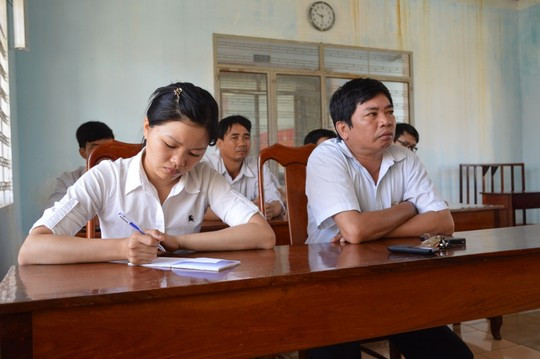 Ông Đinh Quang Điền (phải). Ảnh: Người lao động