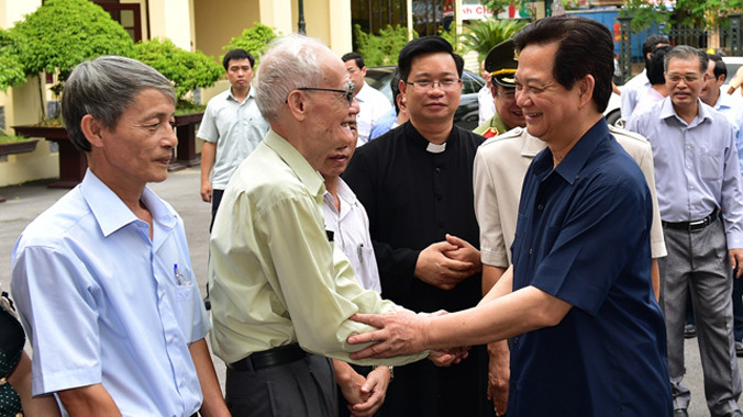 Thủ tướng Nguyễn Tấn Dũng tiếp xúc với cử tri Hải Phòng để báo cáo kết quả kỳ họp thứ 9, Quốc hội khóa XIII.