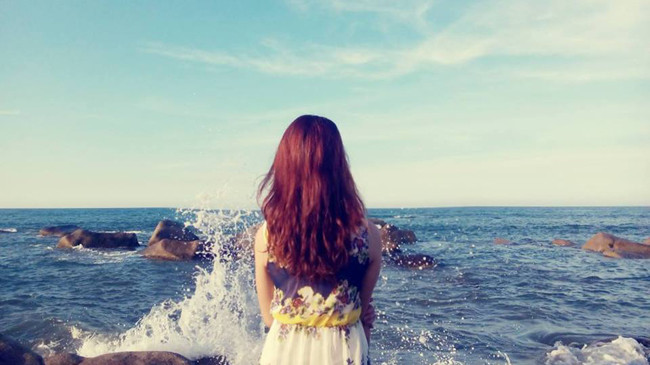 Nhiều cô bé, cậu bé chỉ muốn bứt phá thoát khỏi cảnh sống ngột ngạt của gia đình. Ảnh: Quang Lộc.