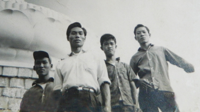 Ông Lê Hoàng Văn (thứ hai từ phải sang).