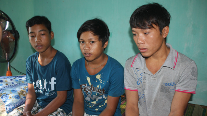 Hồ Văn Băng, Hồ Văn Điếu và Hồ Văn Đồi được công an xã Bình Lâm giải cứu ngày 4/9.