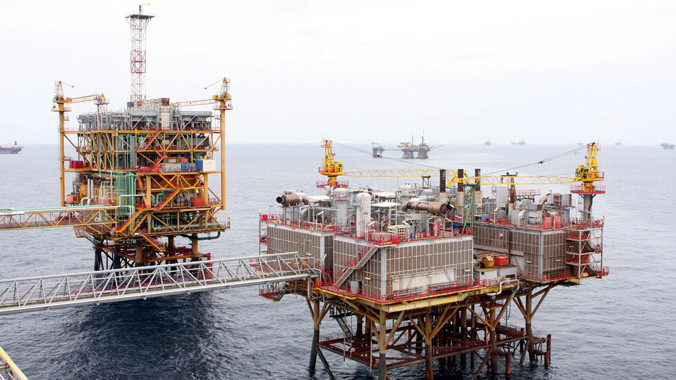 Theo Bộ trưởng Bùi Quang Vinh, giá dầu giảm xuống dưới 40USD/thùng sẽ ảnh hưởng rất lớn đến kinh tế và thu hút đầu tư trong lĩnh vực này.