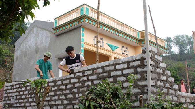 Được vay vốn ưu đãi, hộ nghèo có điều kiện xây dựng nhà ở, ổn định cuộc sống.