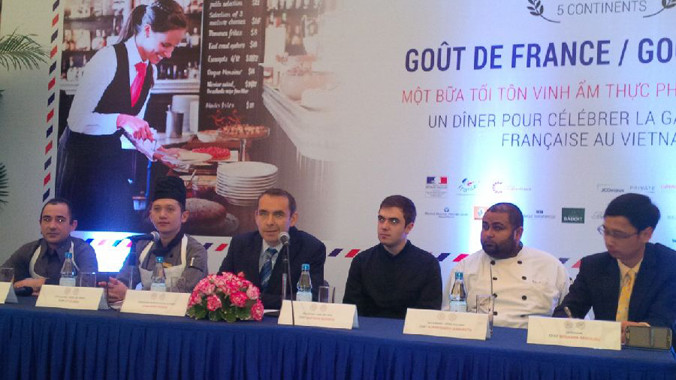 Họp báo tại ĐSQ Pháp ở Hà Nội và bữa tối tôn vinh ẩm thực Pháp. Ảnh: V.H.