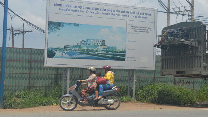 Bệnh viện Ung bướu cơ sở 2 vẫn án binh bất động mấy năm nay. Ảnh: Ngô Bình.