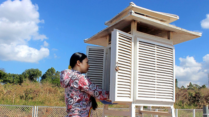 Lấy số liệu nhiệt độ trên mặt đất.