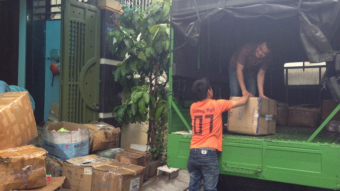 Hàng nghìn lọ TPCN giảm béo giả bị cơ quan chức năng thu hồi tại Công ty Dược Bảo Khang, TPHCM ngày 25/6/2015.