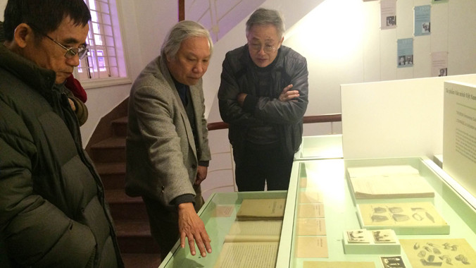 PGS-TS Nguyễn Văn Huy (giữa).