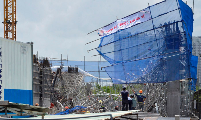 Hiện trường vụ sập giàn giáo. Ảnh: Dân Trí