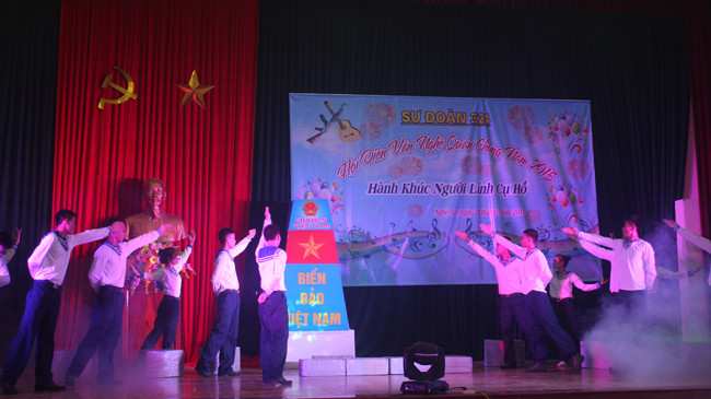 Một tiết mục đặc sắc tại Hội diễn Văn nghệ Quần chúng Sư đoàn 324. Ảnh: Tường Hiếu.