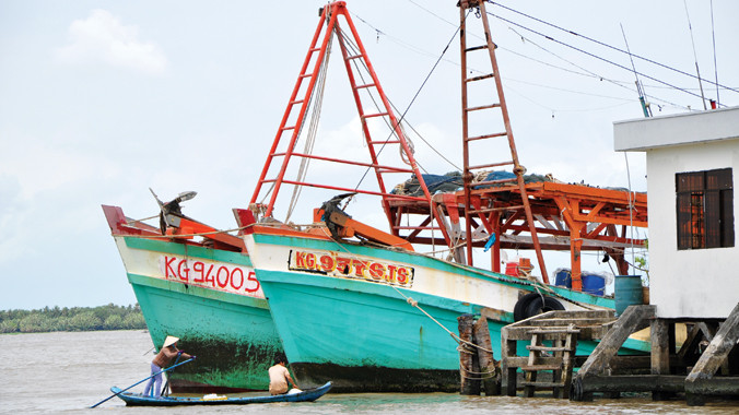 Những con tàu bị “hải tặc” tấn công trở về tại Đồn Biên phòng Tây Yên chiều 14/9.