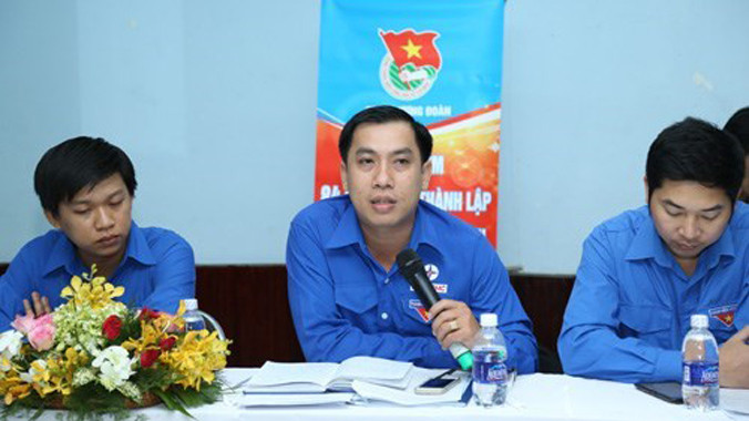 Các đại biểu tham gia góp ý tại buổi tọa đàm.