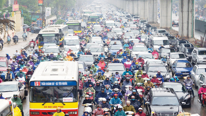 Nén dân vào nội đô, hạ tầng giao thông yếu kém khiến người dân thủ đô bức bí, ngộp thở. Ảnh: Như Ý.