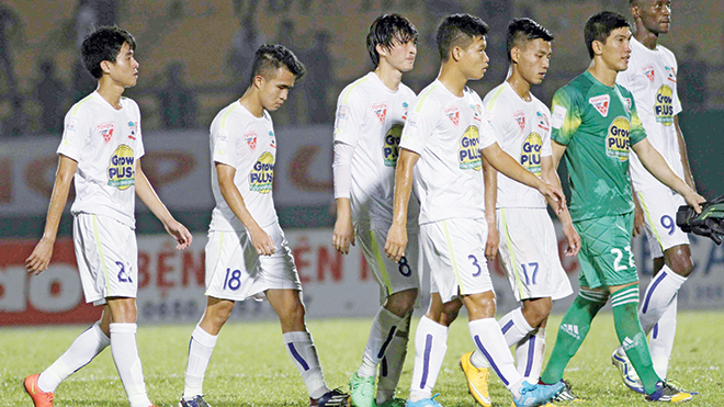 Tinh thần các cầu thủ HAGL đang sa sút nghiêm trọng sau những thất bại liên tiếp. Ảnh: VSI.
