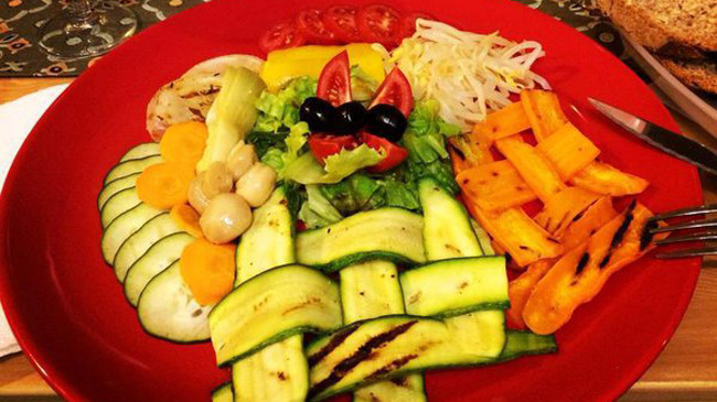 Đức cấm đưa ảnh món ăn lên mạng xã hội 