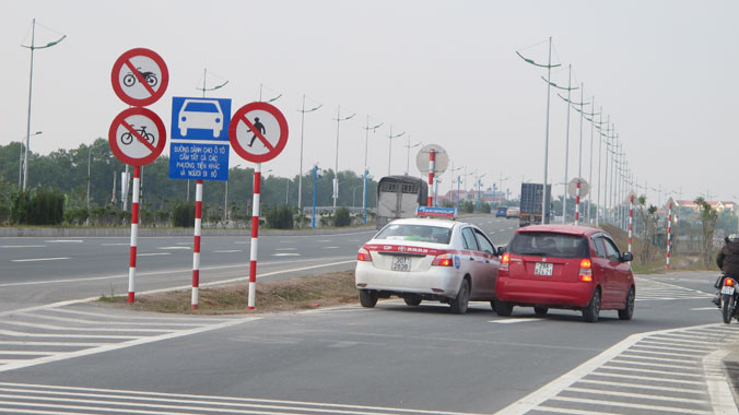 Xe hơi cũng nhầm đường.