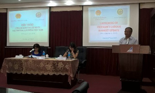 Đại diện Bộ LĐTBXH giới thiệu về bản tin thị trường lao động. Ảnh: Tin tức