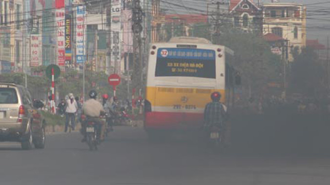 Thuế bảo vệ môi trường xăng dầu nếu thu phải dành cho xử lý ô nhiễm môi trường. Ảnh: Internet.