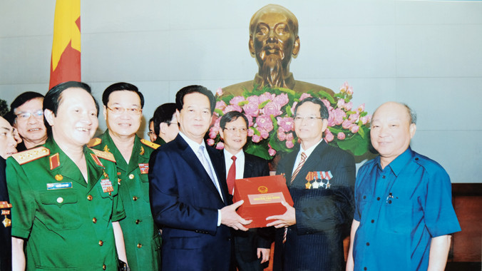 Thủ tướng Nguyễn Tấn Dũng gặp mặt chiến sĩ bảo vệ Thành cổ Quảng Trị 1972 nhân 40 năm Giải phóng miền Nam ngày 7/4/2015. Ảnh: Minh Quân VPCP.