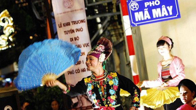 Trình diễn nghệ thuật truyền thống ở phố cổ