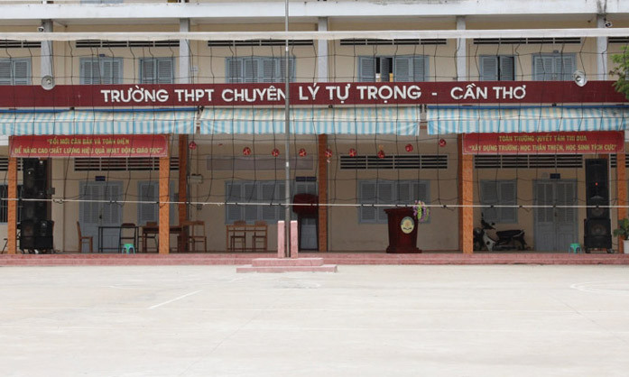 Trường chuyên thi cử quá nhiều