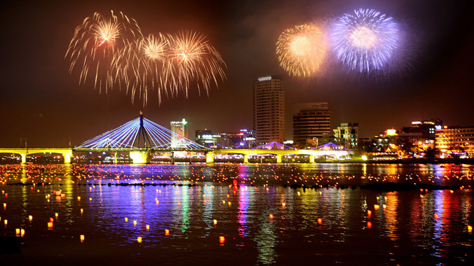 Thi pháo hoa quốc tế ở Đà Nẵng. Ảnh: Hồng Vĩnh.