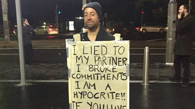 Tự trừng phạt mình vì phản bội bạn gái