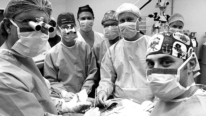 Nam Phi cấy ghép dương vật thành công ngoài dự đoán