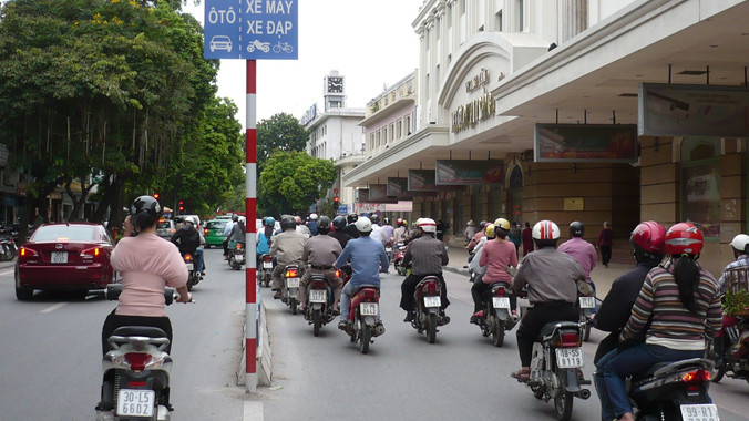 Sau 3 năm phân làn Hà Nội đã dỡ bỏ dải phân cách trên nhiều tuyến phố. Ảnh: Trọng Đảng.