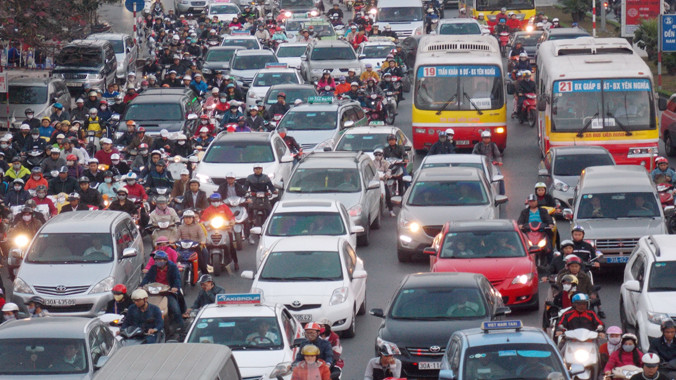 Giao thông ùn tắc kéo dài trên đường Xã Đàn (Hà Nội). Ảnh: Anh Trọng.