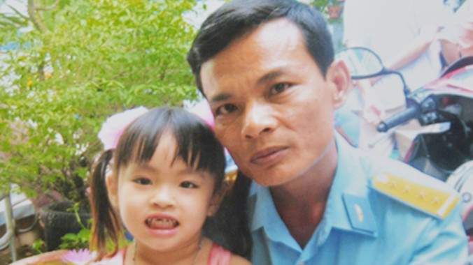 Anh Quân và con gái.